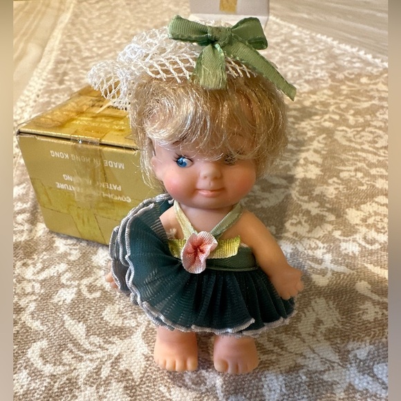 Vintage 1966 Mini Doll ‘Pee Wee’ Pocket Size with original box, removable hat - Picture 2 of 16